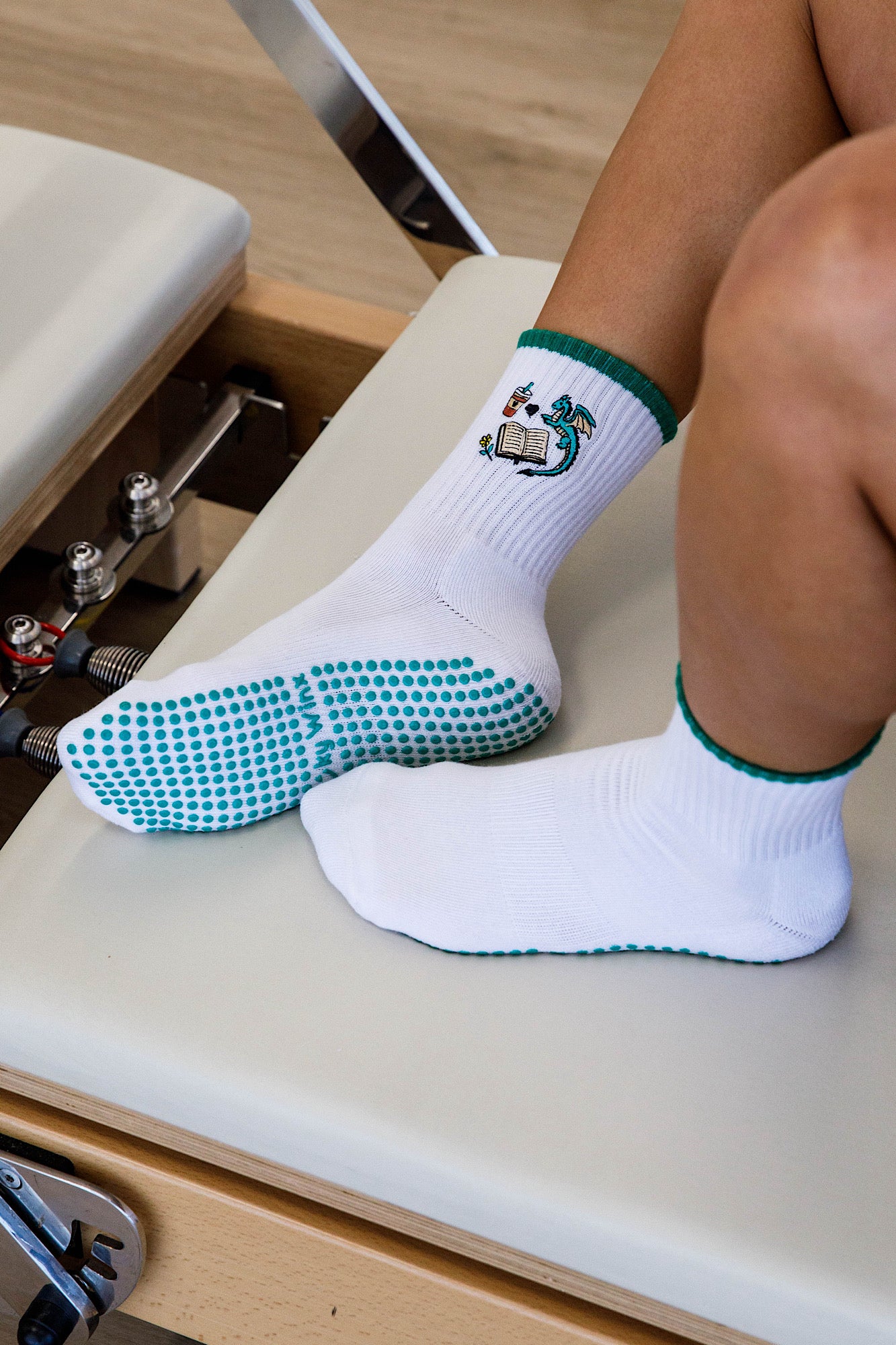 Crew Dragons Tale Grip Socks